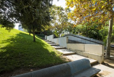 Merdiven ve Peyzaj Mimarlığı Barcelona'da bir kamu kentsel parkta