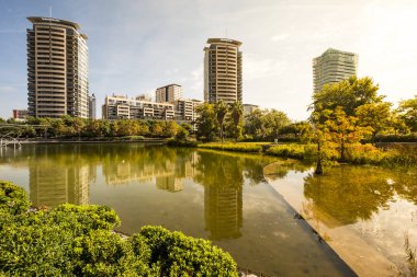 Diagonal Mar genel park bölgesi Barcelona Katalonya İspanya şehrine @ 22 yakınındaki modern binalar ile genel bakış