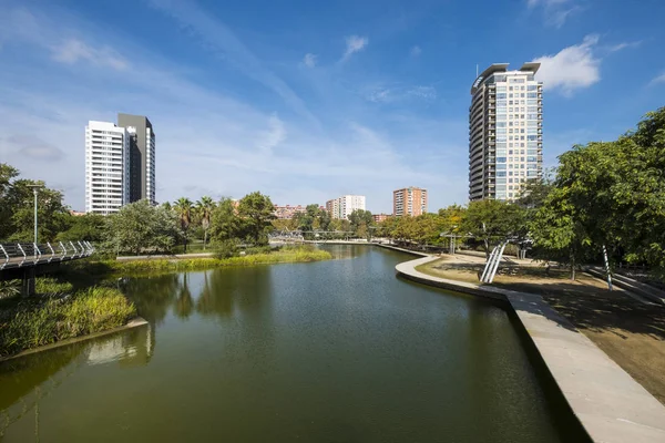 Přehled Veřejném Parku Diagonal Mar Moderními Budovami Nedaleko Inovačních Firem — Stock fotografie