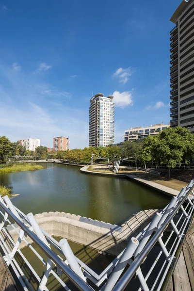 Přehled Veřejném Parku Diagonal Mar Moderními Budovami Nedaleko Inovačních Firem — Stock fotografie