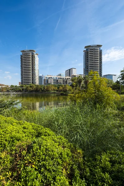 Přehled Veřejném Parku Diagonal Mar Moderními Budovami Nedaleko Inovačních Firem — Stock fotografie