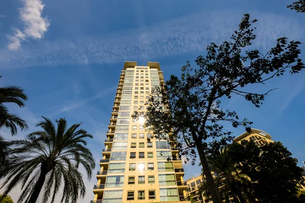 Panoramica Del Parco Pubblico Diagonal Mar Con Edifici Moderni Vicino — Foto Stock