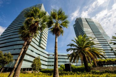 Barselona, İspanya, 11 Ekim 2018: Diagonal Mar modern apartmanlar ve mükemmel kamu Katalan başkentinin alana sahiptir plaja birkaç adım Park eder