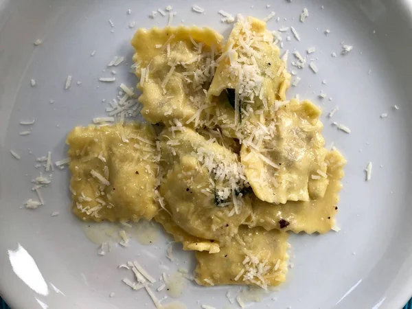 parmesan peynirli Mantı tabak