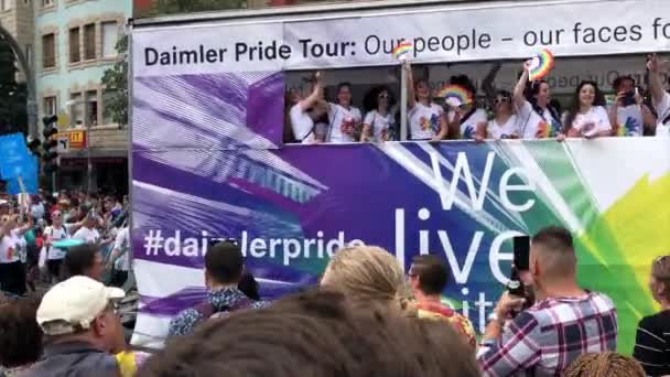 Christopher Street Day 2018 en Stuttgart, Alemania — Vídeos de Stock