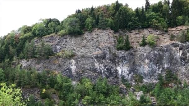 Hoewenegg lake en natuur reservaat in een voormalige vulkanische krater — Stockvideo