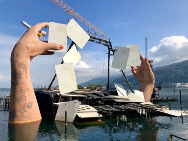 Deconstruction Gölü sahne Bregenz, Avusturya