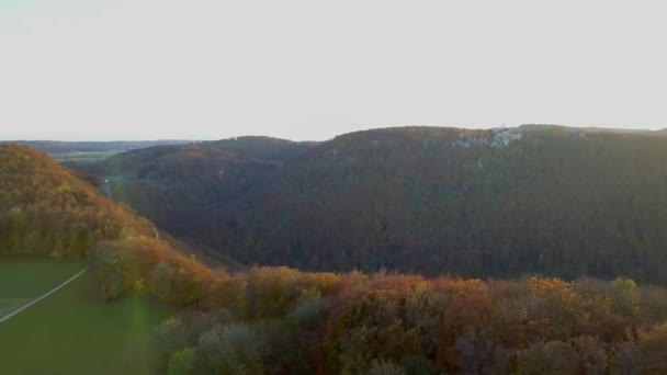 Castelo de Lichtenstein e o Jura da Suábia — Vídeo de Stock