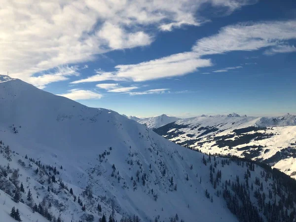 Bergpanorama van Saalbach-Hinterglemm, Oostenrijk — Stockfoto