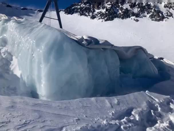 Aquecimento global: derretimento de gelo no glaciar Stubai — Vídeo de Stock