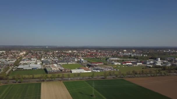 Haunstetten, um subúrbio de Augsburg na Alemanha — Vídeo de Stock