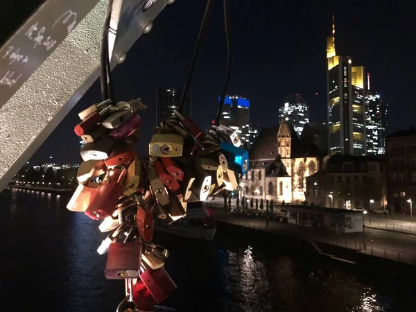 Puente Eiserner Steg en Frankfurt —  Fotos de Stock