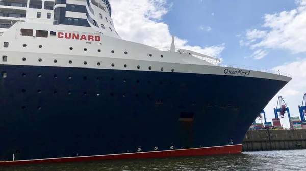 Queen Mary 2 em Hamburgo, Alemanha — Fotografia de Stock