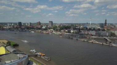 Hamburg limanı üzerinde doğal panorama