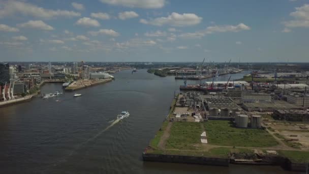 Flygbild över de östra delarna av Hamburgs hamn — Stockvideo