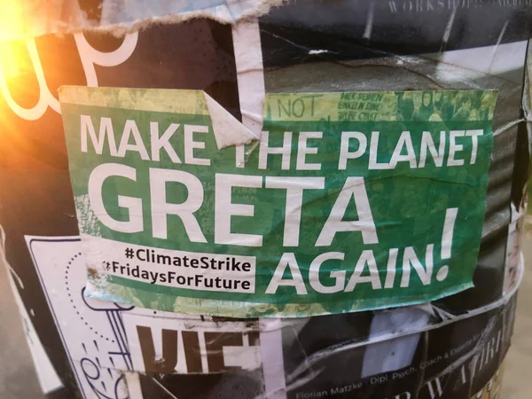 Sticker promoting the Fridays For Future student strikes around Great Thunberg — Stock Photo, Image