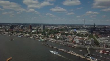 Hamburg limanı üzerinde doğal panorama