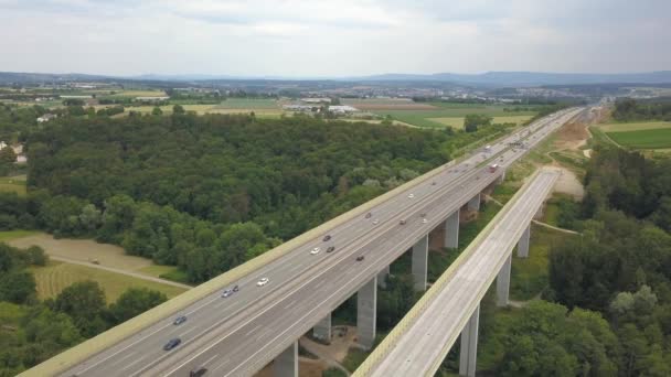 Vista aérea de una autopista alemana con obras de construcción — Vídeos de Stock