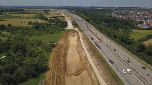 Vista aérea de una autopista alemana con obras de construcción — Vídeos de Stock