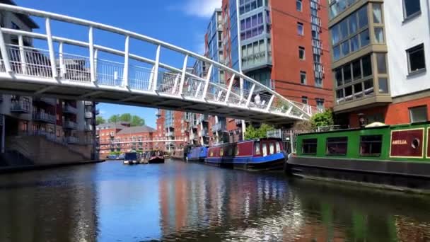 バーミンガムの運河を通って運転 — ストック動画