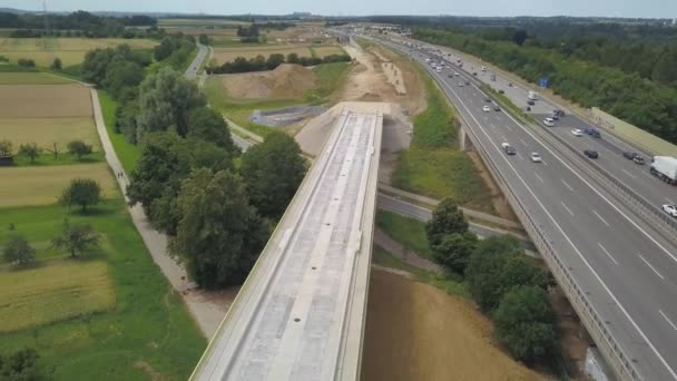 Vista aérea de uma Autobahn alemã com obras de construção — Vídeo de Stock