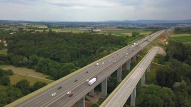 İnşaat işleri ile bir Alman Autobahn havadan görünümü