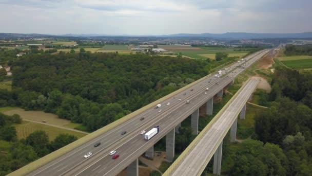 Letecký pohled na německý Autobahn se stavebními díly — Stock video