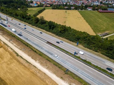 İnşaat işleri ile bir Alman Autobahn havadan görünümü