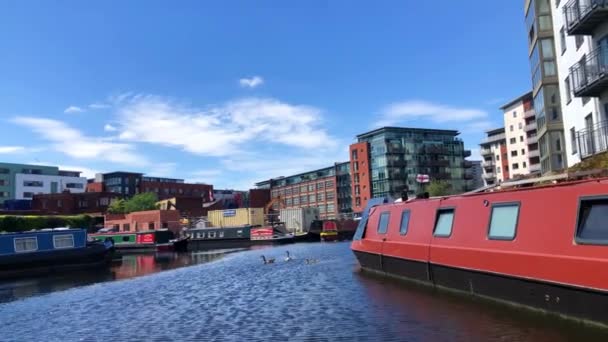 Narrowboats a csatornák a Birmingham, Egyesült Királyság — Stock videók