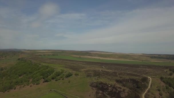 Εναέρια θέα από την άκρη του Curbar πάνω από την κοιλάδα Hope — Αρχείο Βίντεο