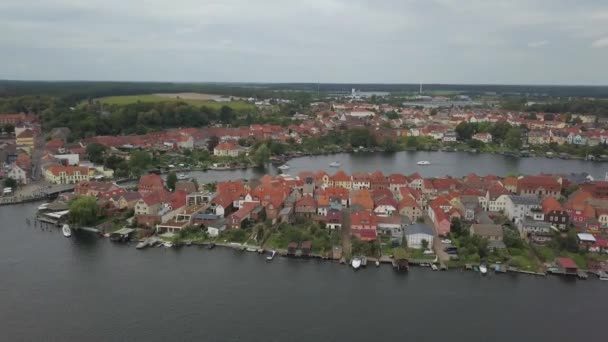 Malchow en el Distrito de los Lagos de Mecklemburgo, Alemania — Vídeo de stock