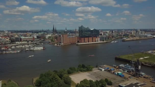 Vue aérienne des parties est du port de Hambourg à partir de l'Elbphilharmony — Video