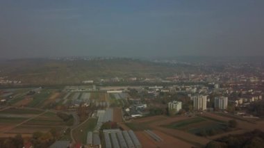Stuttgart yakınlarındaki Esslingen ve Untertuerkheim arial görünümü