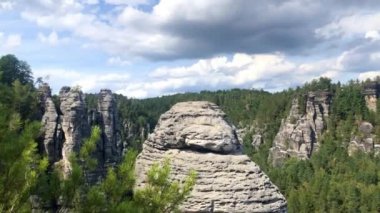 Bastei kayalarında panorama görünümü