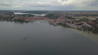 Mueritz Gölü 'ndeki Waren kasabasının hava manzarası.