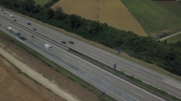 Letecký pohled na německý Autobahn — Stock video