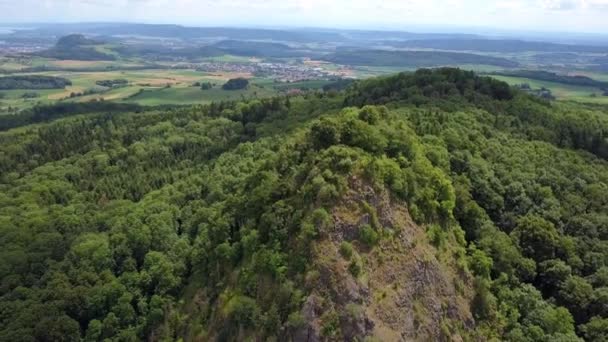 Vista panorâmica aérea sobre os vulcões extintos da região de Hegau em direção ao Lago Constança, na Alemanha — Vídeo de Stock