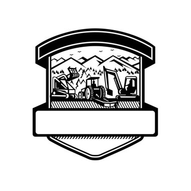 Rozet simge retro tarzı tasarlamak malçlama, kalkan içinde siyah beyaz bitti izole arka plan ayarlamak Dağları ile bush hogging ve Kazı Hizmetleri ağacında kullanılan ağır ekipman.