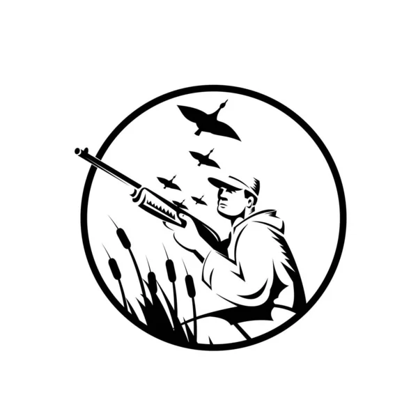 黑白照片描绘的是一只猎鸭人或猎鸟人 其猎枪瞄准的目标是在沼泽地上空放飞的雁群 背景设置为内圈 风格复古 — 图库矢量图片