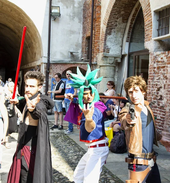 2018 6月17日 圣马丽亚 Monferrato 意大利 人在面具为事件圣马丽亚漫画和游戏2018在圣马丽亚城堡 — 图库照片