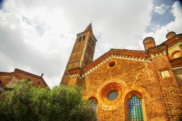 Chiesa Sant Eustorgio Milano Secolo Frontale Torre Dell Orologio — Foto Stock