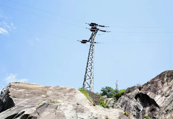 Krata Energii Elektrycznej Przez Góry Poziome Obrazu — Zdjęcie stockowe