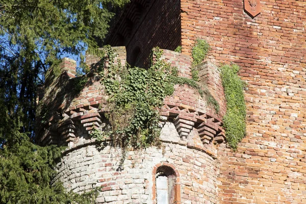 Torre redonda do castelo renascentista — Fotografia de Stock