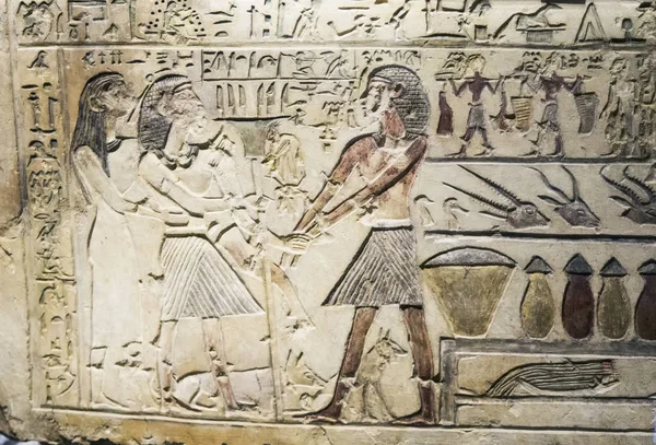 Барельеф в Египетском музее — стоковое фото