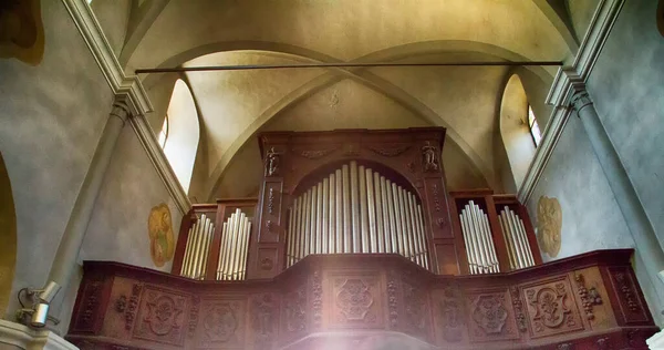 Kilisede Anıtsal Eski Bir Organ Yatay Görüntü — Stok fotoğraf