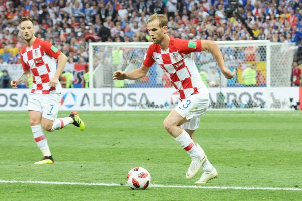 Rusya, Moskova - Hırvatistan defender Ivan Strinic başlar takımının saldırıda FIFA Dünya Kupası Rusya 2018 final maçı.