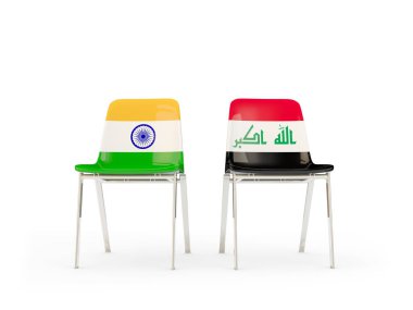 Türkiye ve Irak bayrakları taşıyan iki sandalye