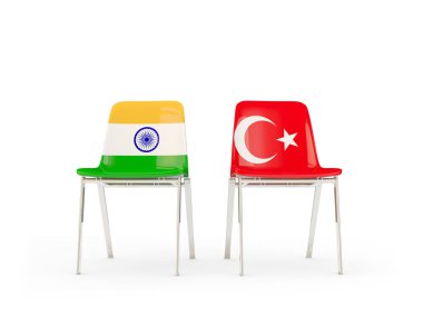 Hindistan ve Türkiye bayrakları taşıyan iki sandalye