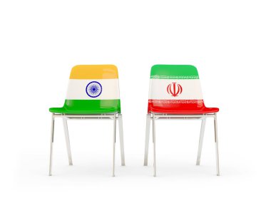 Hindistan ve iran Bayraklı iki sandalye