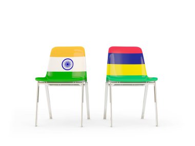 Hindistan ve Türkiye bayrakları taşıyan iki sandalye